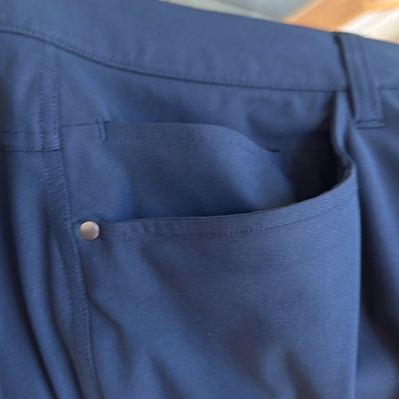 Men’s Lululemon ABC Five Pocket pants in Navy - Picture 3 of 5